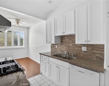 4441 Woodman Avenue - Photo Thumbnail 12