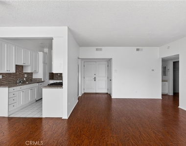 4441 Woodman Avenue - Photo Thumbnail 6