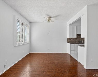 4441 Woodman Avenue - Photo Thumbnail 10