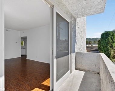 4441 Woodman Avenue - Photo Thumbnail 20