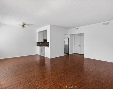 4441 Woodman Avenue - Photo Thumbnail 8