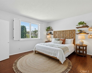 4441 Woodman Avenue - Photo Thumbnail 28