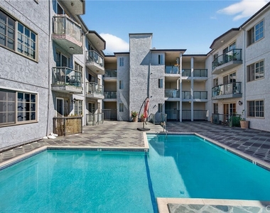 4441 Woodman Avenue - Photo Thumbnail 24
