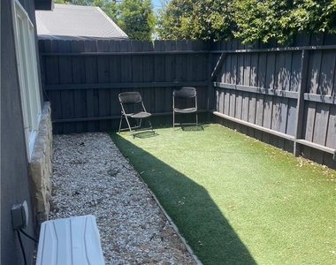 7024 Wilbur Ave - Photo Thumbnail 11
