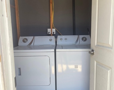 7024 Wilbur Ave - Photo Thumbnail 16