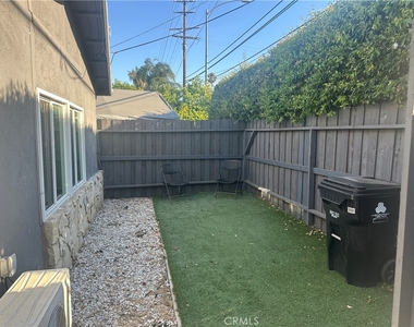 7024 Wilbur Ave - Photo Thumbnail 9