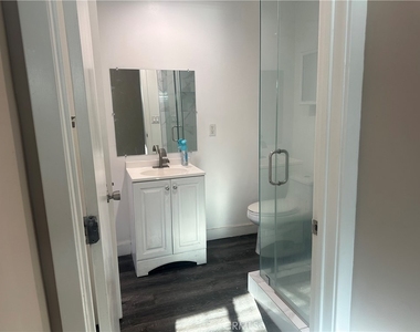 7024 Wilbur Ave - Photo Thumbnail 8