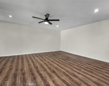 16866 Kingsbury - Photo Thumbnail 11