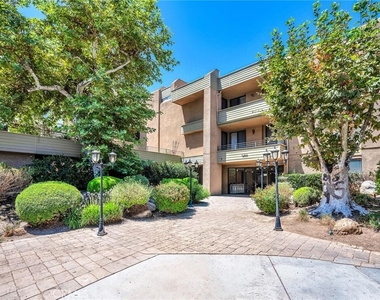 16866 Kingsbury - Photo Thumbnail 1