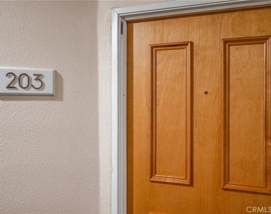 16866 Kingsbury - Photo Thumbnail 4