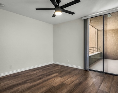 16866 Kingsbury - Photo Thumbnail 23