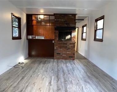 4845 1/2 Agnes Avenue - Photo Thumbnail 3