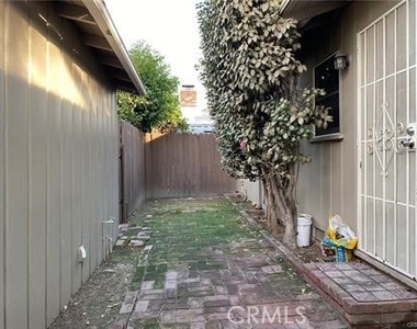 4845 1/2 Agnes Avenue - Photo Thumbnail 13