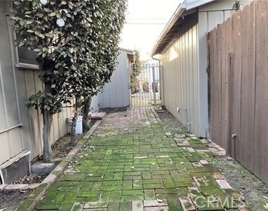 4845 1/2 Agnes Avenue - Photo Thumbnail 12