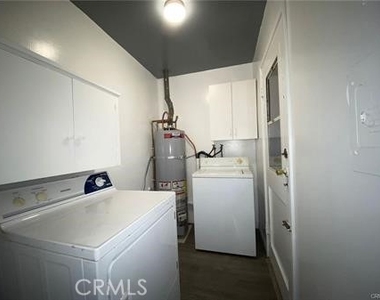 4845 1/2 Agnes Avenue - Photo Thumbnail 7