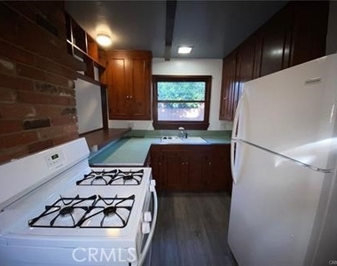 4845 1/2 Agnes Avenue - Photo Thumbnail 8
