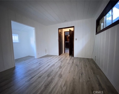 4845 1/2 Agnes Avenue - Photo Thumbnail 10