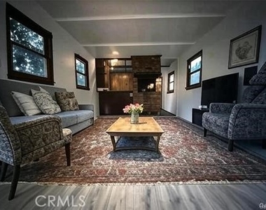 4845 1/2 Agnes Avenue - Photo Thumbnail 2
