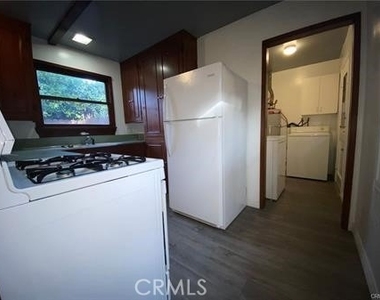 4845 1/2 Agnes Avenue - Photo Thumbnail 6