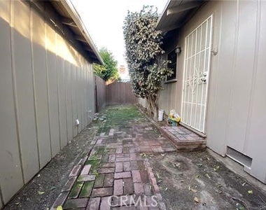 4845 1/2 Agnes Avenue - Photo Thumbnail 14