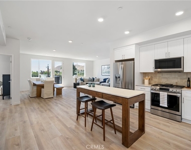 2475 Victoria Avenue - Photo Thumbnail 8