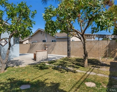 310 S Beachy Place - Photo Thumbnail 13