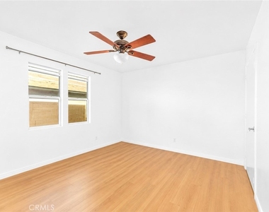 310 S Beachy Place - Photo Thumbnail 9