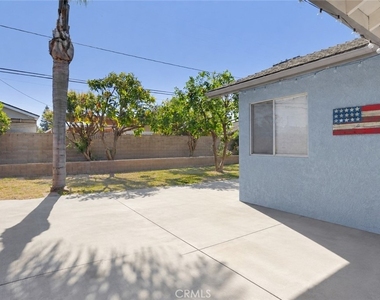 310 S Beachy Place - Photo Thumbnail 11