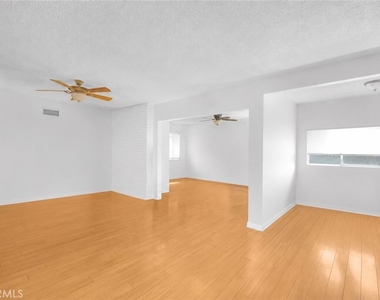 310 S Beachy Place - Photo Thumbnail 4