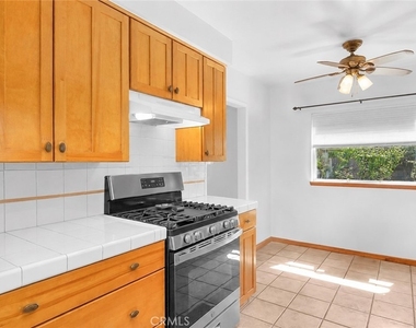 310 S Beachy Place - Photo Thumbnail 8