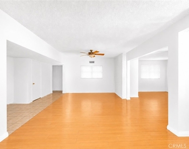 310 S Beachy Place - Photo Thumbnail 3