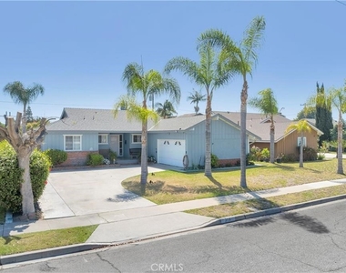 310 S Beachy Place - Photo Thumbnail 2