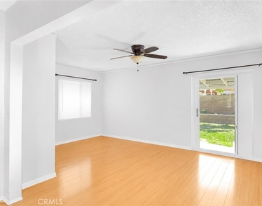 310 S Beachy Place - Photo Thumbnail 6