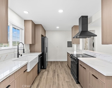 220 Monte Vista Street - Photo Thumbnail 8