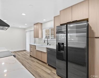 220 Monte Vista Street - Photo Thumbnail 10