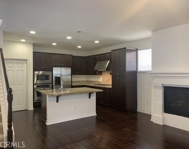 2891 Maricopa Street - Photo Thumbnail 2