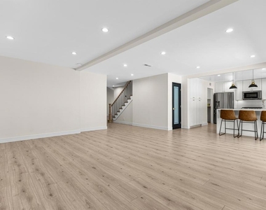 9321 Belvoir Avenue - Photo Thumbnail 5