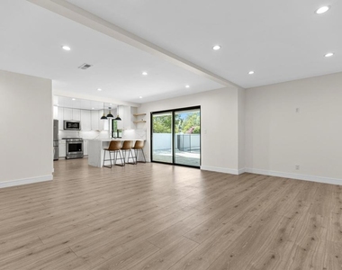 9321 Belvoir Avenue - Photo Thumbnail 4