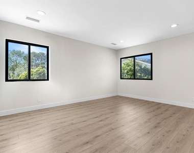 9321 Belvoir Avenue - Photo Thumbnail 13