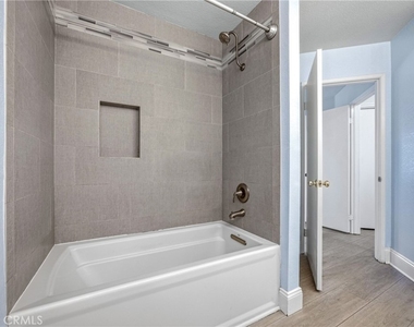 26201 Sunnyglen Avenue - Photo Thumbnail 14