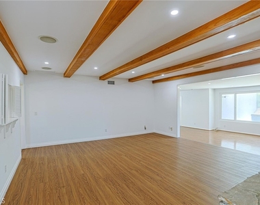 1200 W Rowan - Photo Thumbnail 5