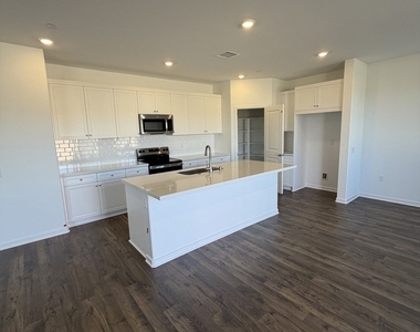 9567 E Silverstein Dr - Photo Thumbnail 5