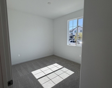 9567 E Silverstein Dr - Photo Thumbnail 9