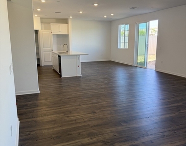 9567 E Silverstein Dr - Photo Thumbnail 7