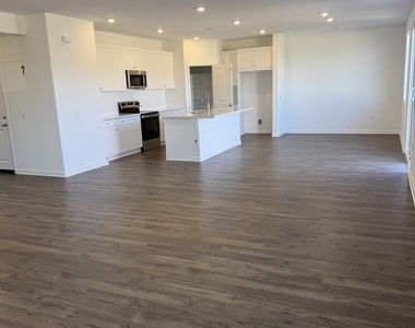 9567 E Silverstein Dr - Photo Thumbnail 6