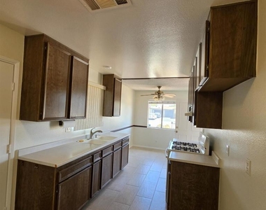 601 Corona Street - Photo Thumbnail 9