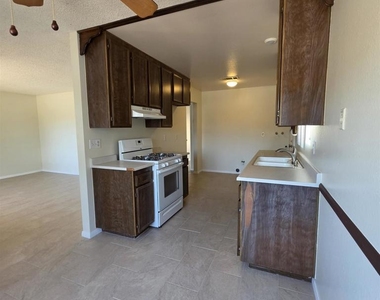 601 Corona Street - Photo Thumbnail 11