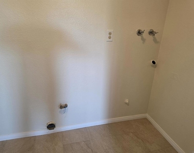 601 Corona Street - Photo Thumbnail 26