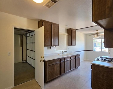 601 Corona Street - Photo Thumbnail 7