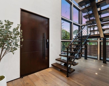 5610 Bellevue Avenue - Photo Thumbnail 4